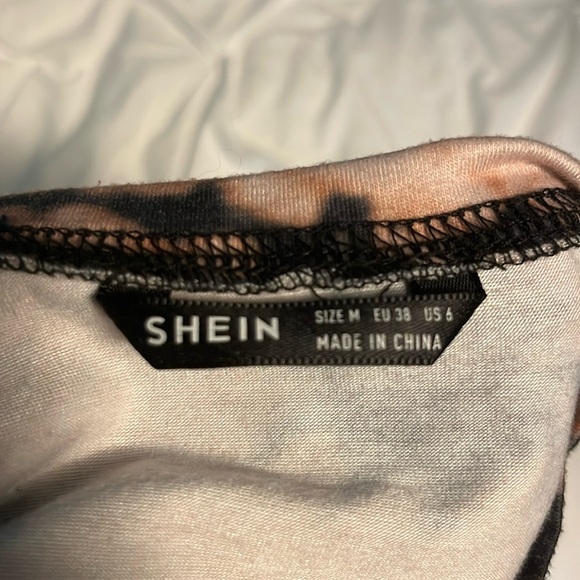 SHEIN Los Angeles CA Cropped-Baggy T-Shirt - Picture 5 of 5